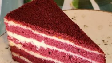 Red Velvet Cheesecake Cake