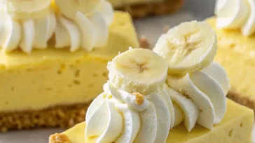 Banana Cream Cheesecake Bars