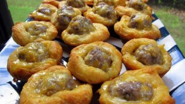 EASY CHEESY SAUSAGE BISCUIT BITES