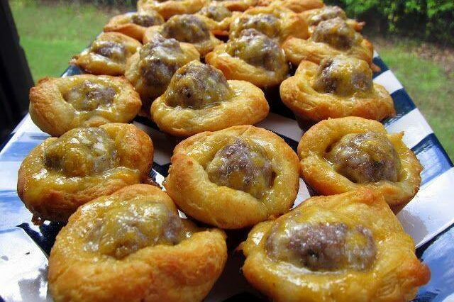 EASY CHEESY SAUSAGE BISCUIT BITES