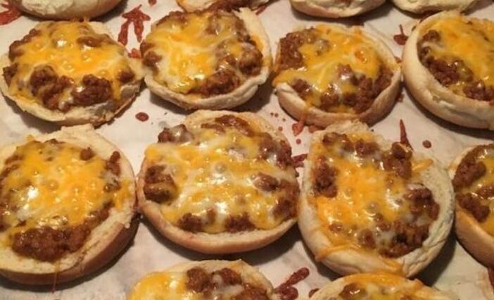 Pizza Burgers, pizza burgers recipe, Hamburger buns, vegan ground beef, Pizza