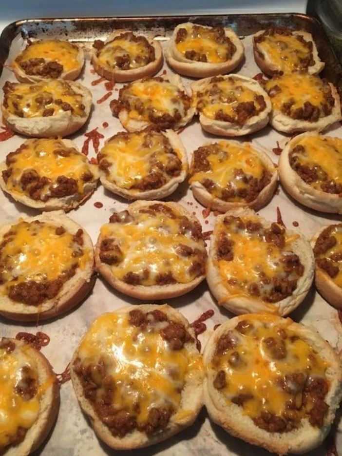 Pizza Burgers, pizza burgers recipe, Hamburger buns, vegan ground beef, Pizza