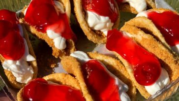 Cheesecake Tacos, strawberry cheesecake tacos, apple cheesecake tacos, strawberry crunch cheesecake tacos, mini strawberry cheesecake tacos