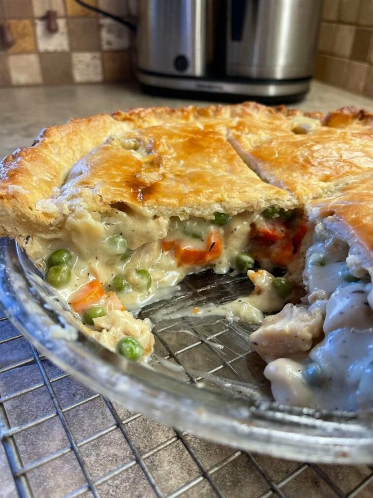 skillet chicken pot pie, skillet chicken pot pie recipe, skillet chicken, chicken pot pie recipe, chicken pot pie