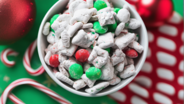 Christmas Puppy Chow, Holiday Snack Recipe, M&Ms, christmas puppy chow with m&ms, how to make christmas puppy chow