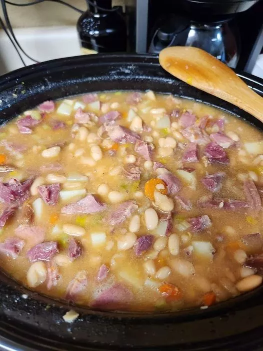 GREAT NORTHERN BEANS IN THE CROCKPOT, great northern beans, great northern beans recipe, northern beans, northern beans recipe