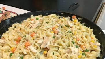 Chicken Pot Pie Noodle Skillet