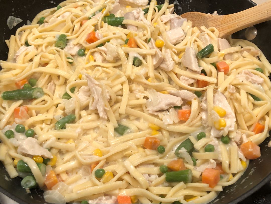 Chicken Pot Pie Noodle Skillet