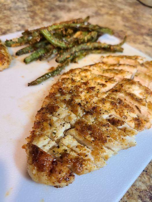 Parmesan Crusted Chicken: A Low Carb Delight