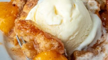 THE EASIEST SOUTHERN PEACH COBBLER