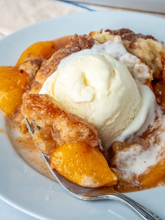 THE EASIEST SOUTHERN PEACH COBBLER