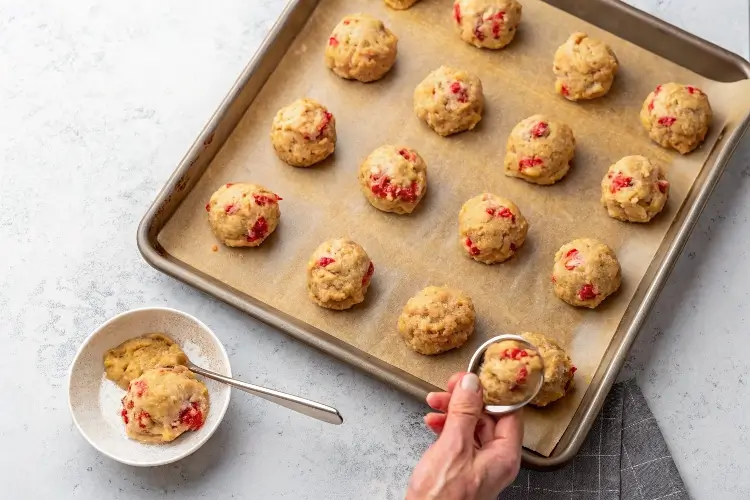 Strawberry Cheesecake Cookies