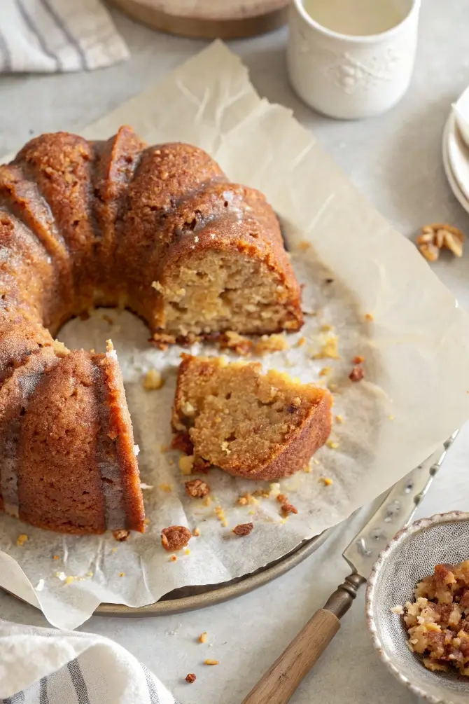 Slice of layered vanilla wafer cake showing cookie and pudding layers / Vanilla wafer cake in glass dish topped with whipped cream and berries / Close up of vanilla wafer cake texture showing soft cookie layers